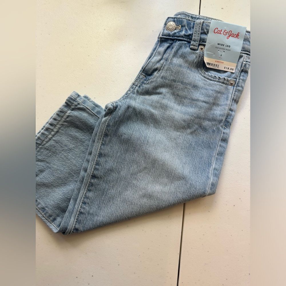 NWT Girls Wide Leg, Adjustable Waist, stretch. Light blue denim.Cat & Jack